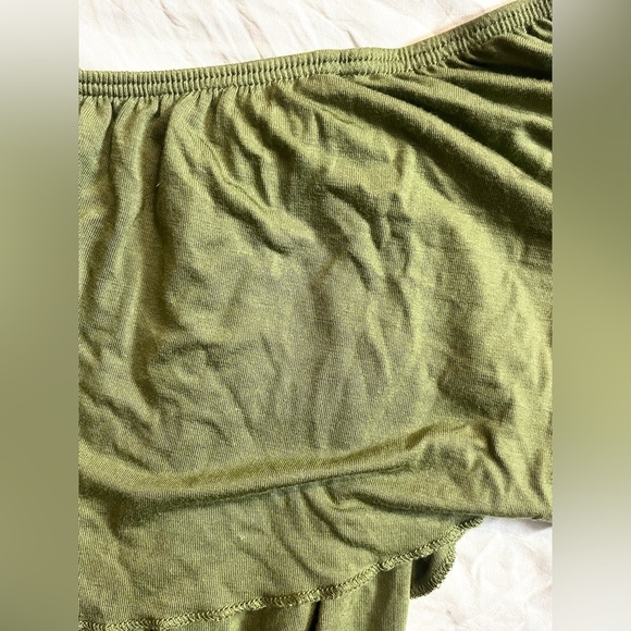 Forever 21 Women's Olive Green Off-Shoulder Top Size Medium NWT - Picture 8 of 9